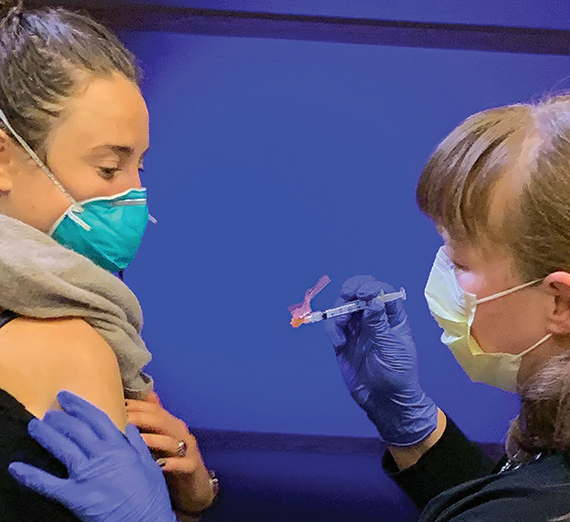 Medical School Students Volunteer for Community Vaccinations
