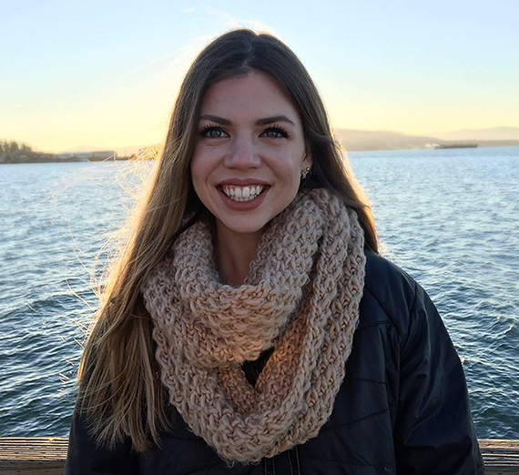 Alumna Ploeger Teaches, Researches in Bahrain on Fulbright